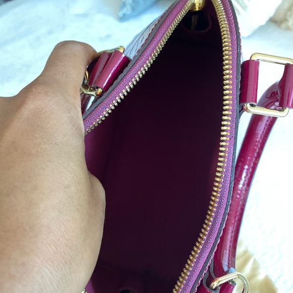 LOUIS VUITTON Vernis Alma BB Magenta - Picture 9 of 11